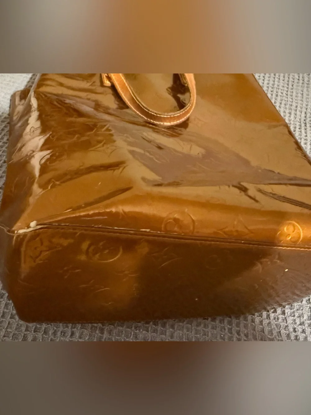 Louis Vuitton Monogram Vernis Reade MM - with original dust cover. Pre-loved.